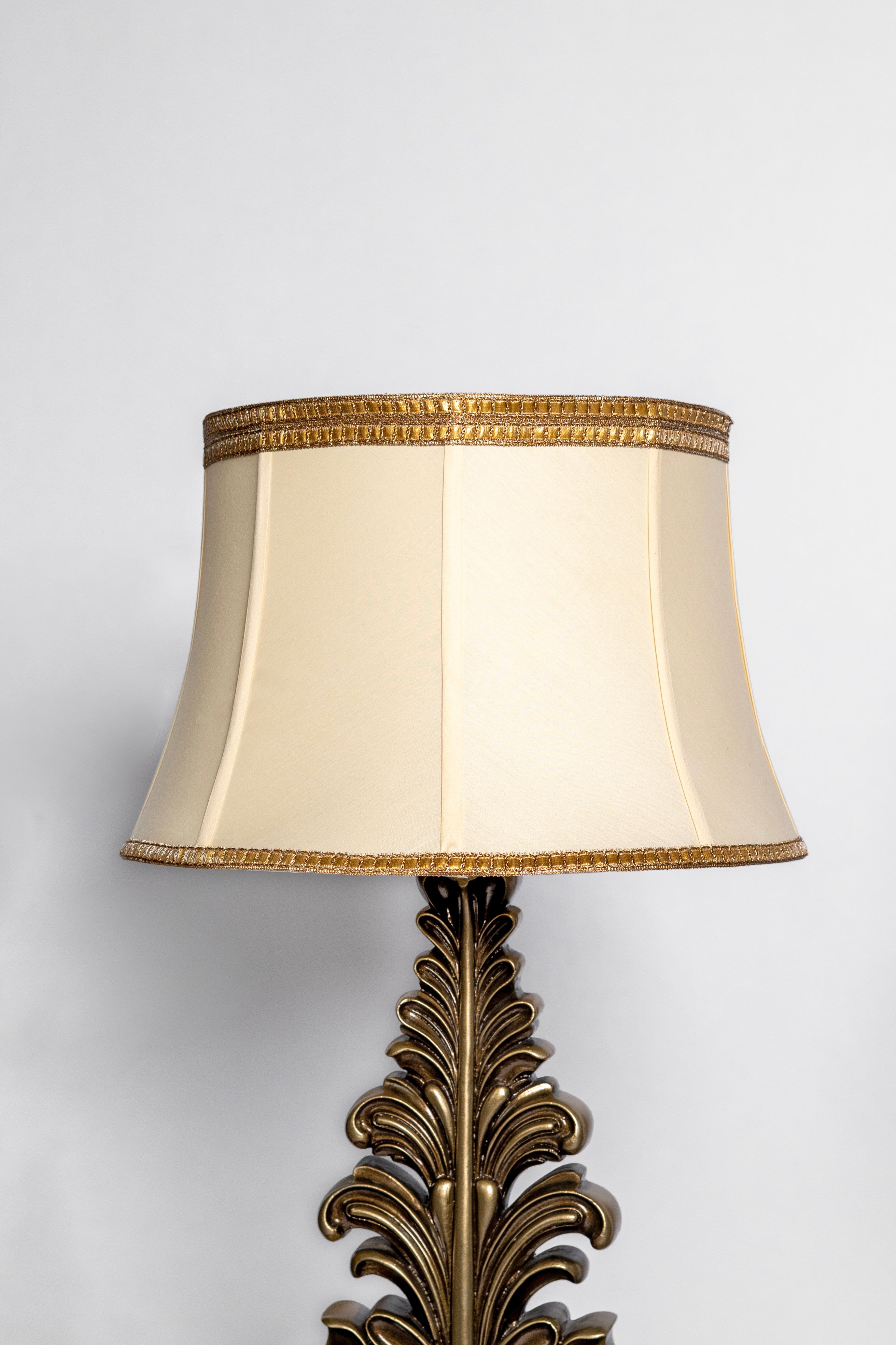 Victorian Leaf Trendy Resin Table Lamp