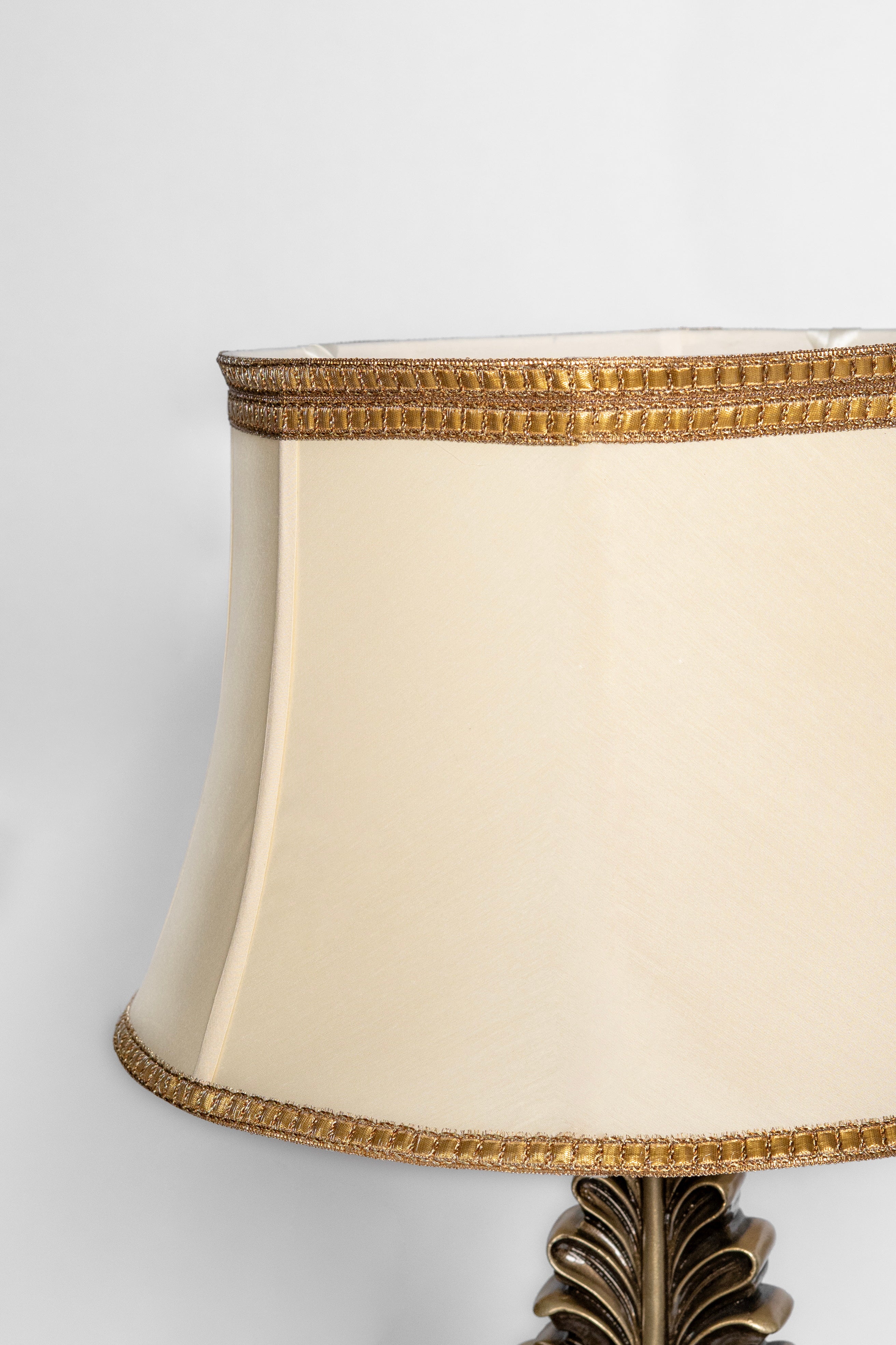 Victorian Leaf Trendy Resin Table Lamp