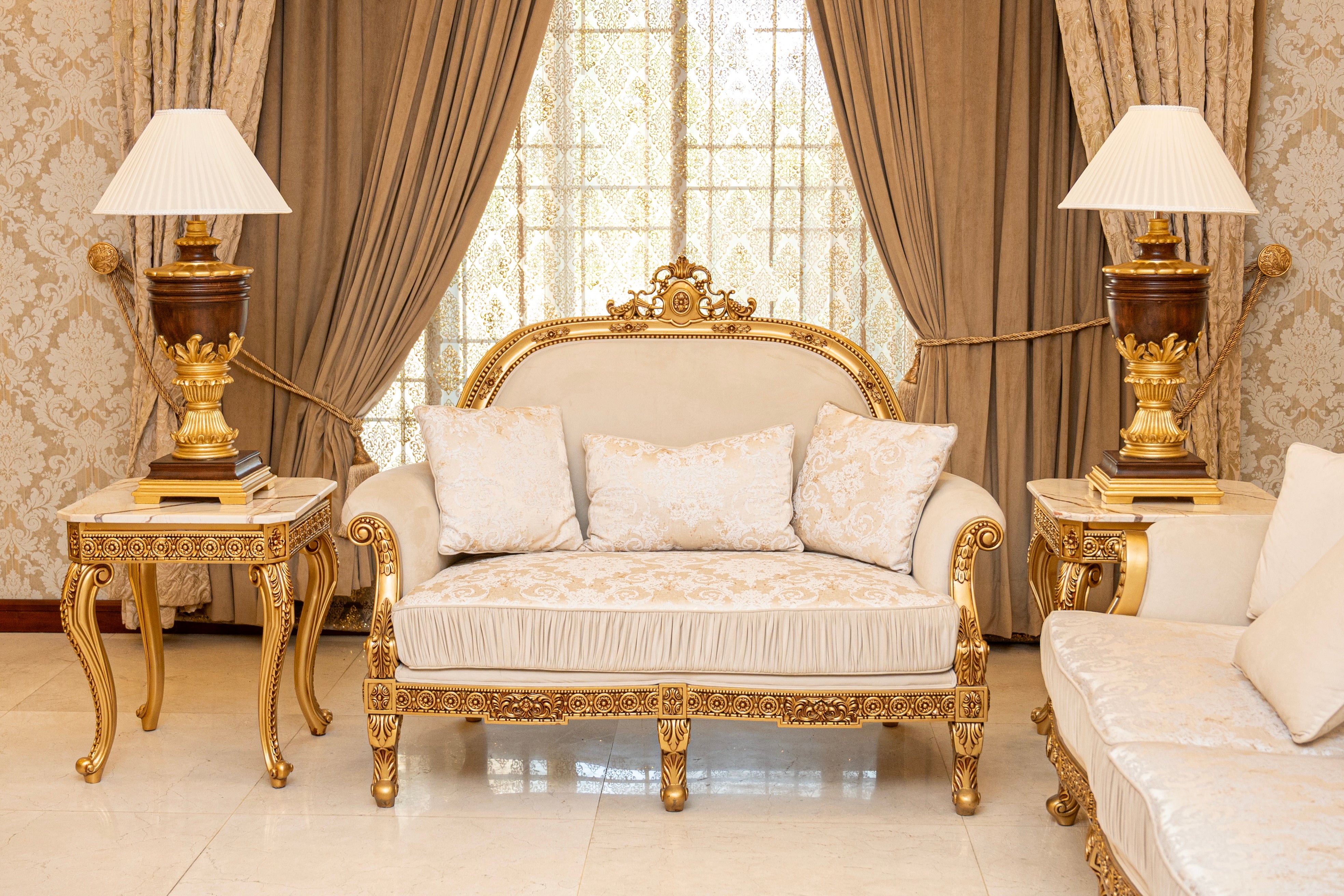 Majestic Urn Traditional Table Lamp - Gold & Brown