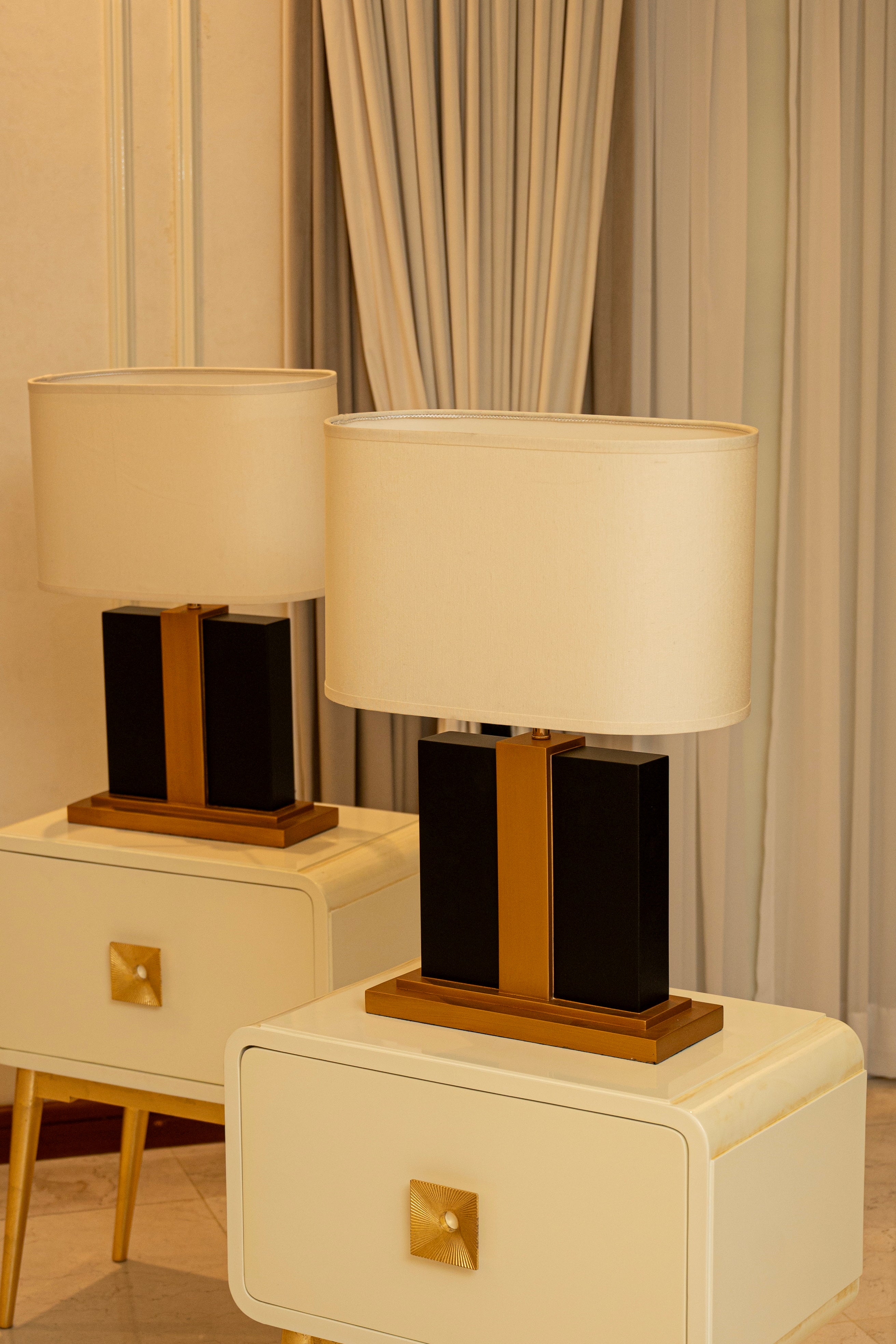 Eclipse Glow Trendy Resin Table Lamp