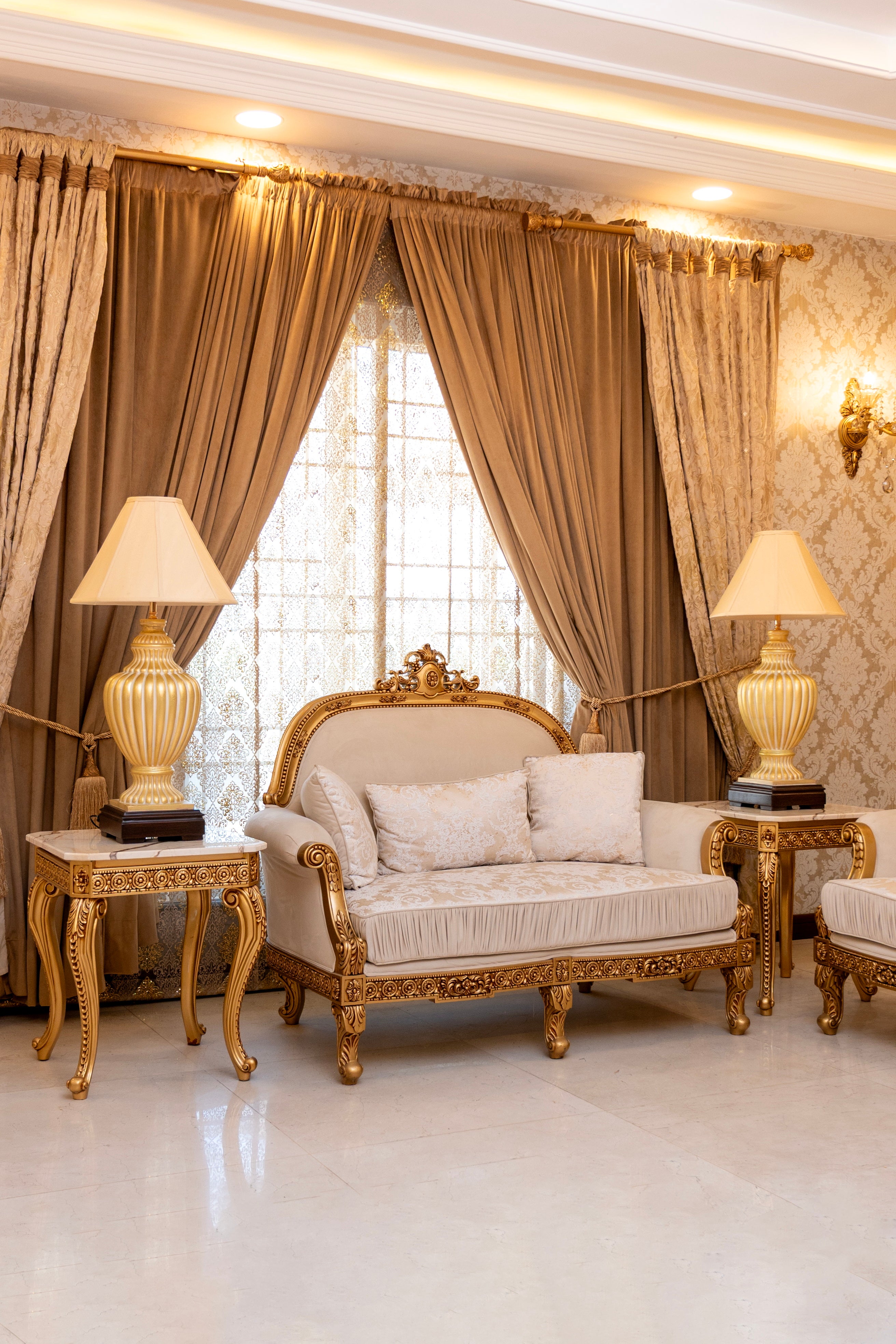 Rustic Chalice Gold Traditional Table Lamp