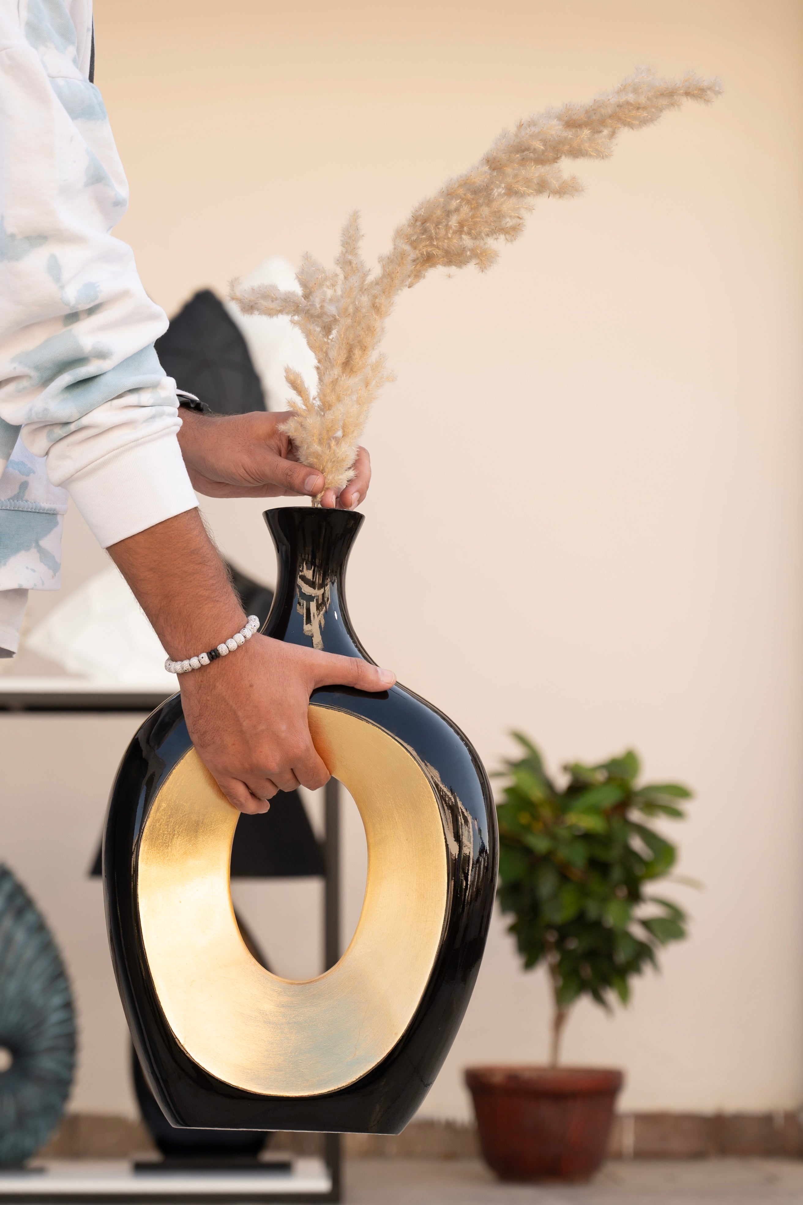 Solar Eye Modern Black & Gold Decorative Vase | Resin Art Decor