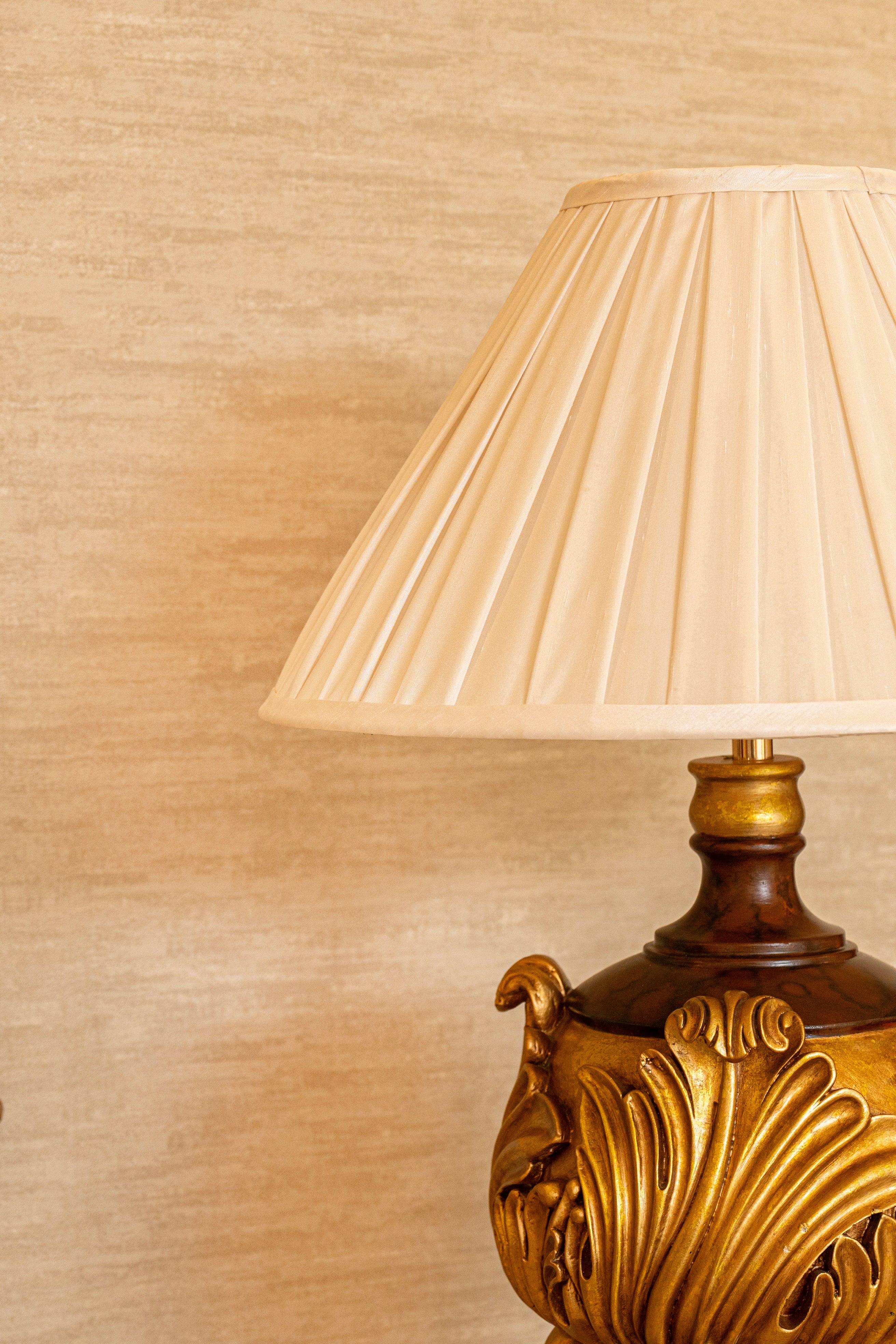 Golden Urn Traditional Table Lamp