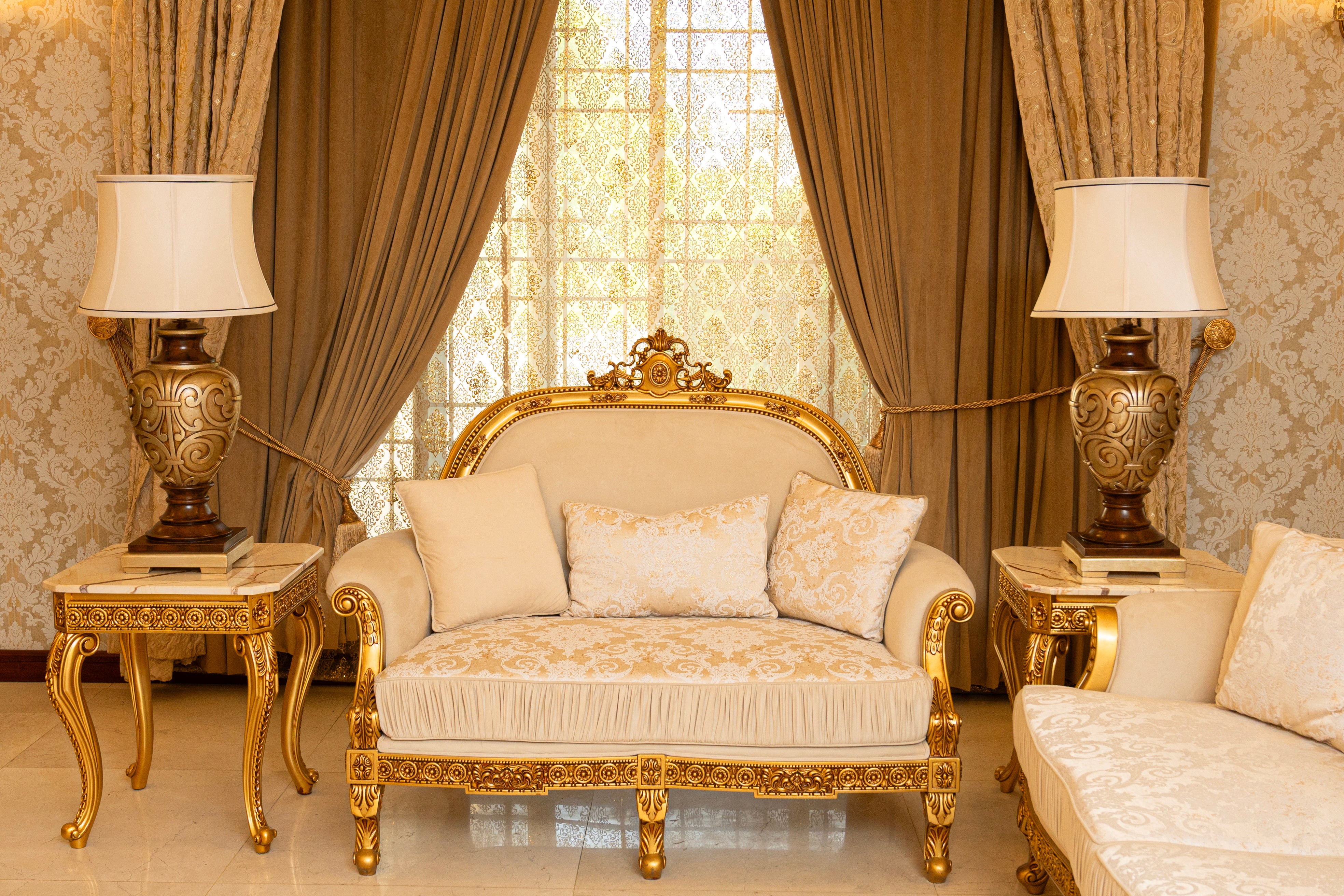 Antique Urn Traditional Table Lamp