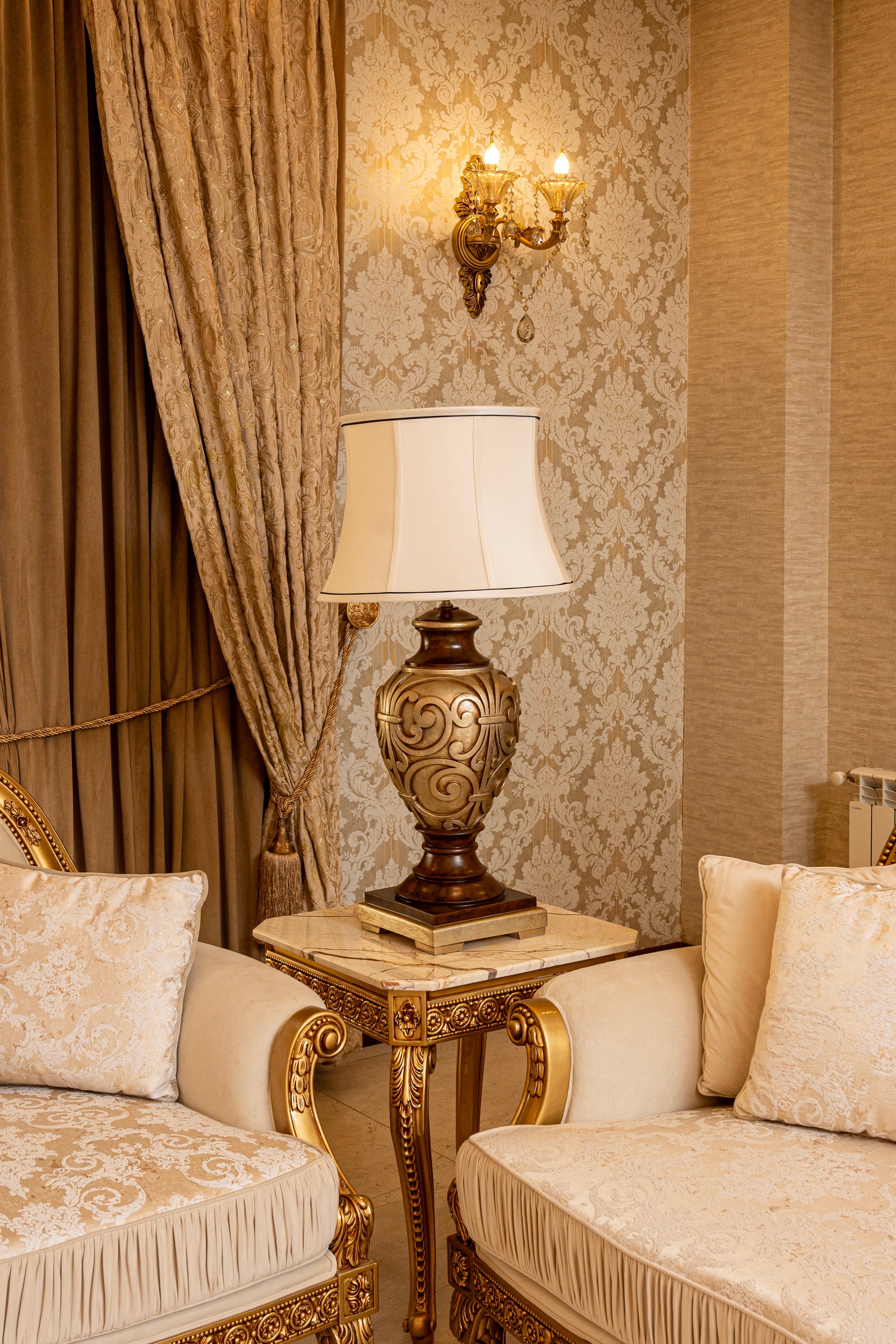 Antique Urn Traditional Table Lamp