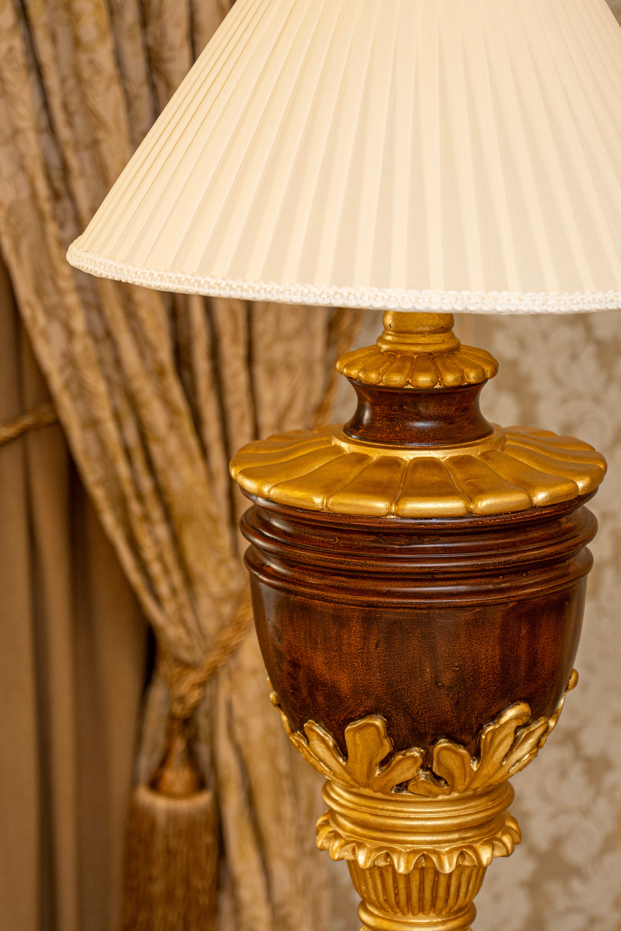 Majestic Urn Traditional Table Lamp - Gold & Brown