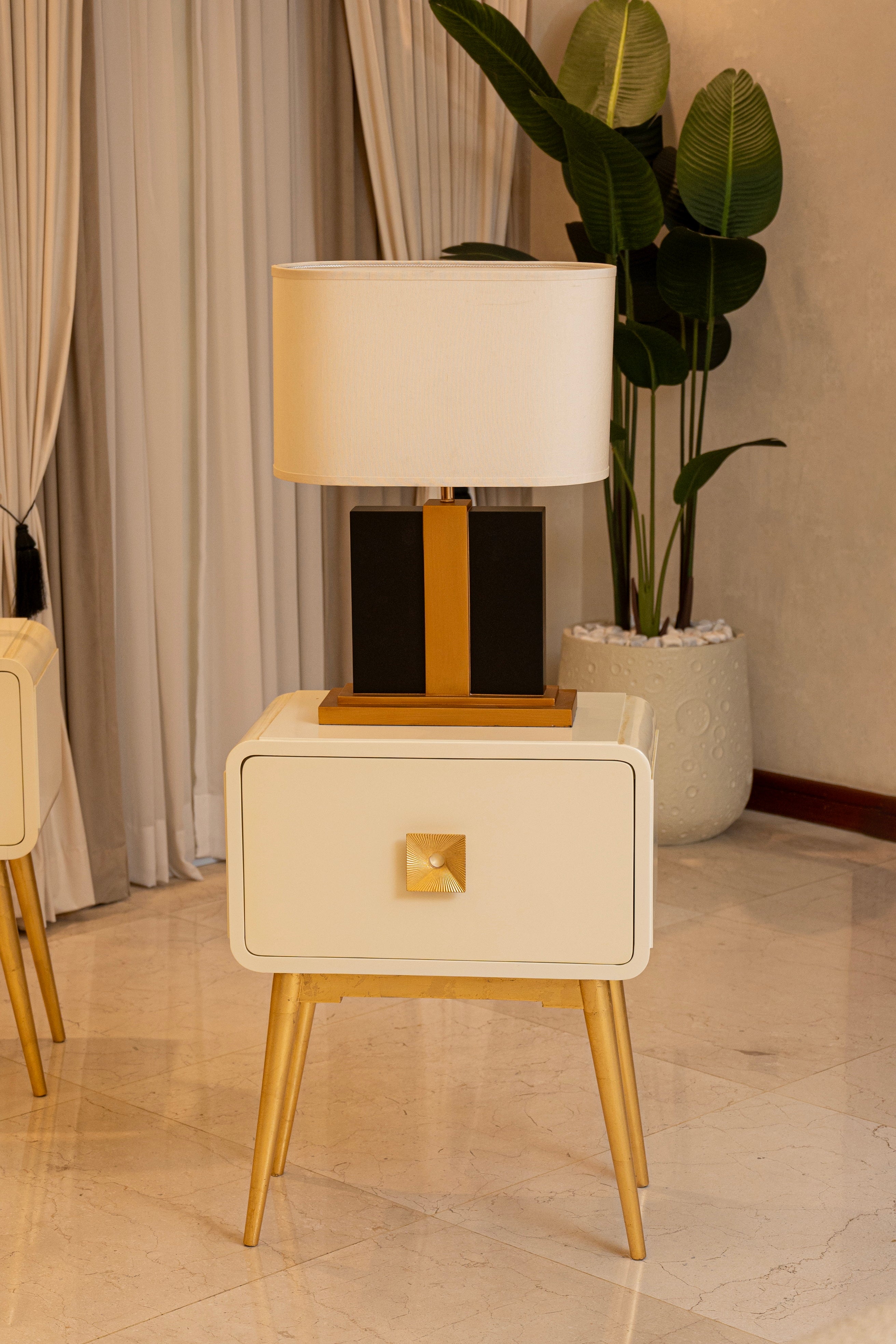 Eclipse Glow Trendy Resin Table Lamp