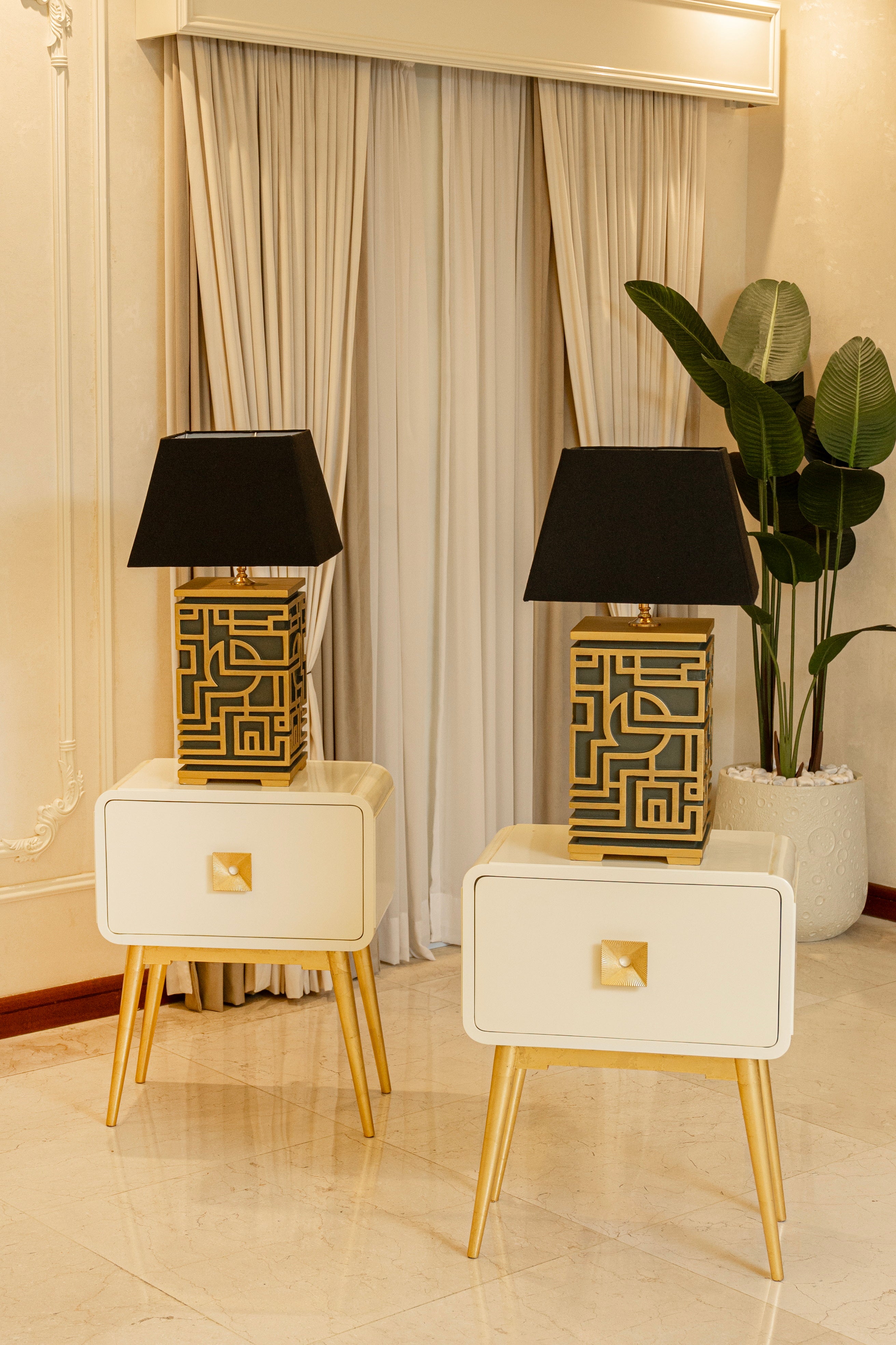 Empire Glow Trendy Geometric Resin Table Lamp