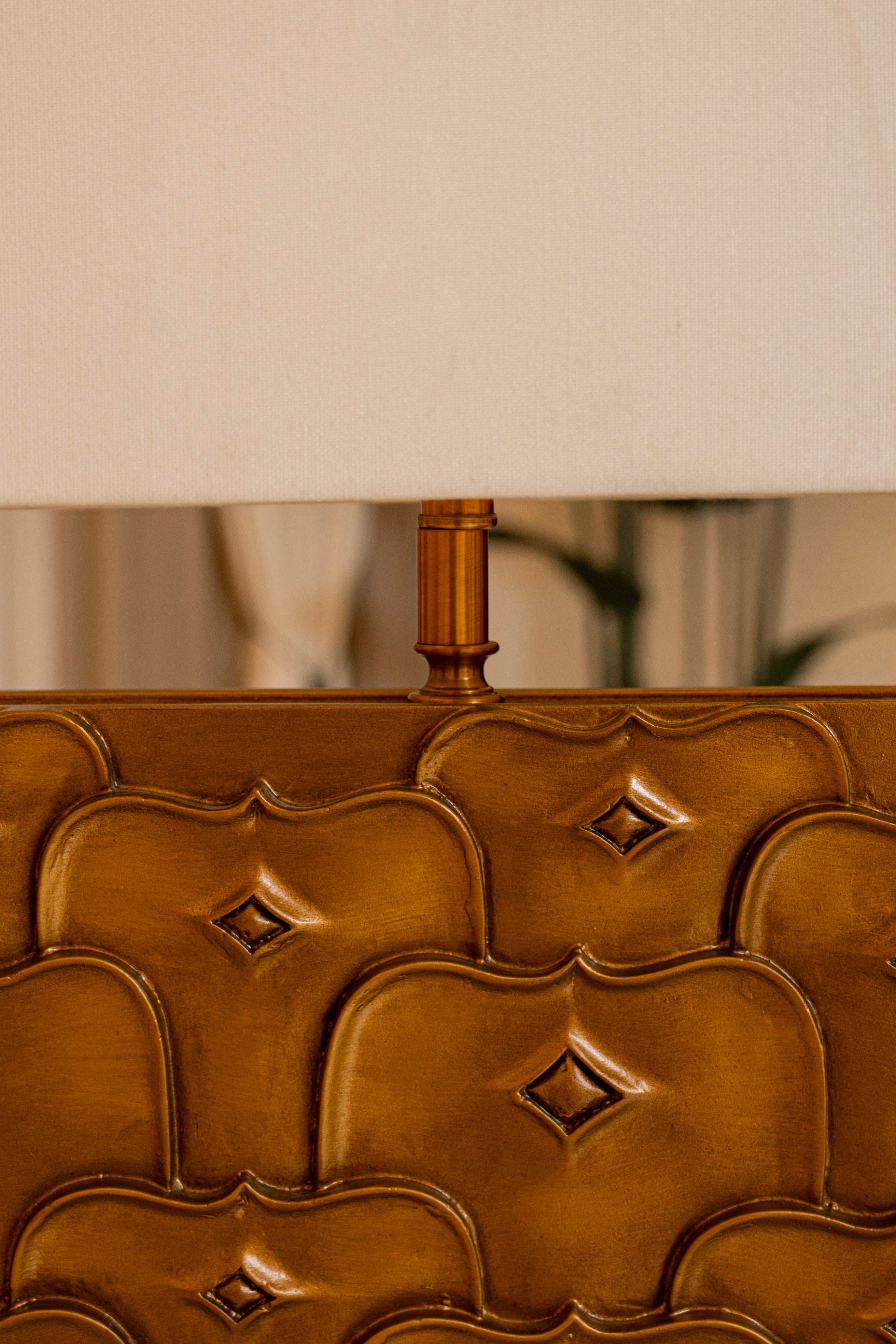 Golden Mosaic Trendy Resin Table Lamp